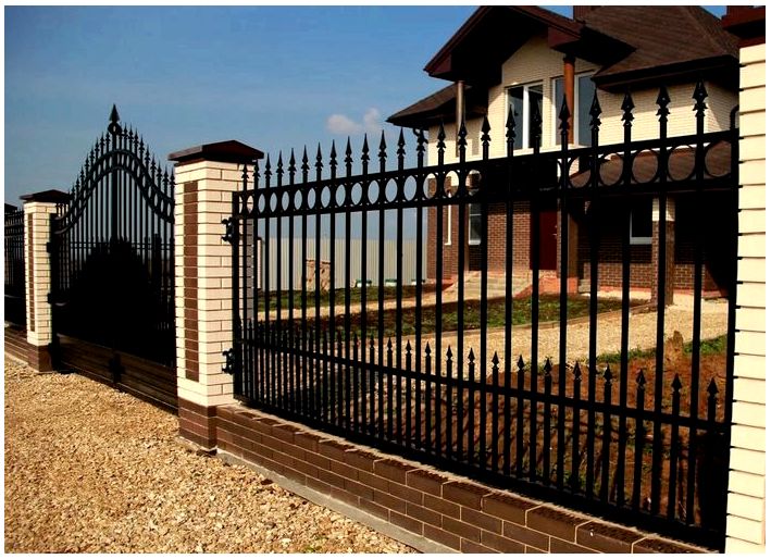 Какой забор для дома лучше?